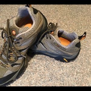 Merrell Vibram men’s hiking/casual shoe size 9